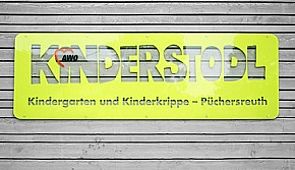 AWO Kinderstodl Puechersreuth - Das Bild zeigt ein Schild des AWO Kinderstodl Puechersreuth