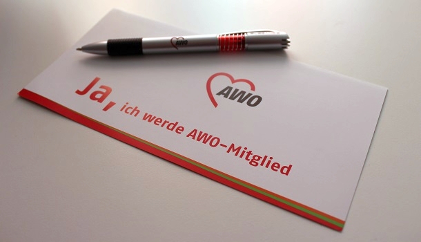 Mitgliedschaft - Das Bild zeigt ein Beitrittsformular der AWO mit einem Kuli